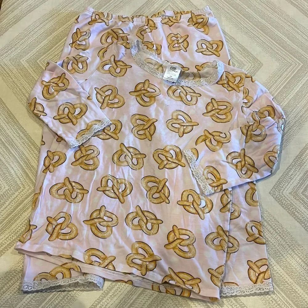 Esme Girls Pink Pajama Sets with Pretzel Design